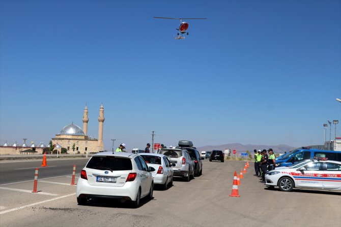 Ankara-Kayseri kara yolunda helikopterle trafik denetimi yapıldı