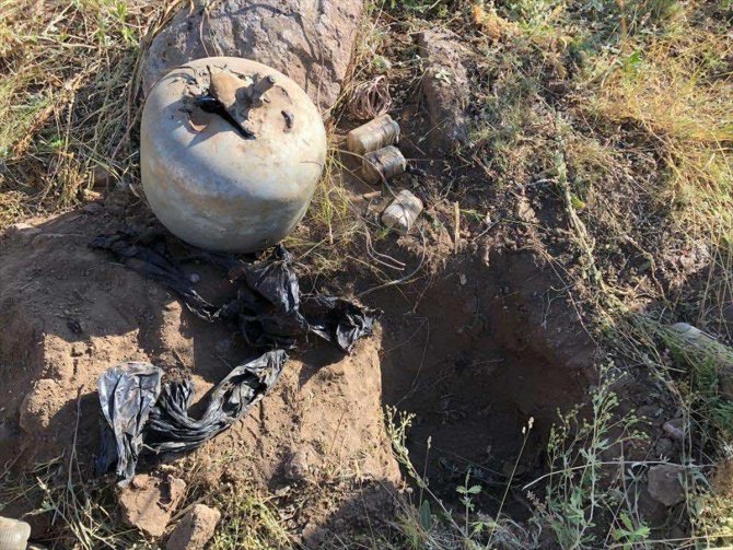Bingöl'de bulunan 55 kilogram el yapımı patlayıcı imha edildi