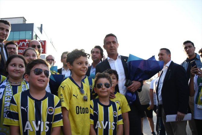 Fenerbahçe Kulübü Başkanı Ali Koç, Kocaeli'de dernek açılışına katıldı