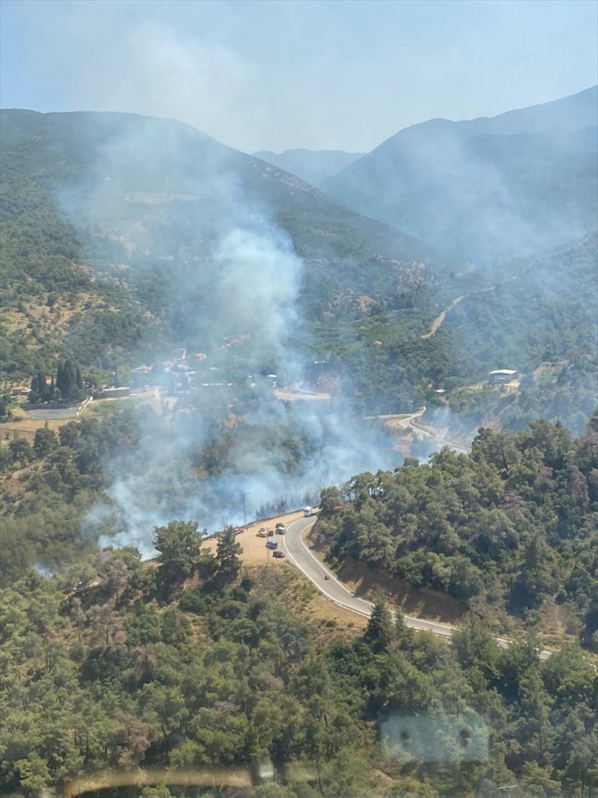 İzmir'in Kemalpaşa ve Menemen ilçelerinde orman yangını çıktı