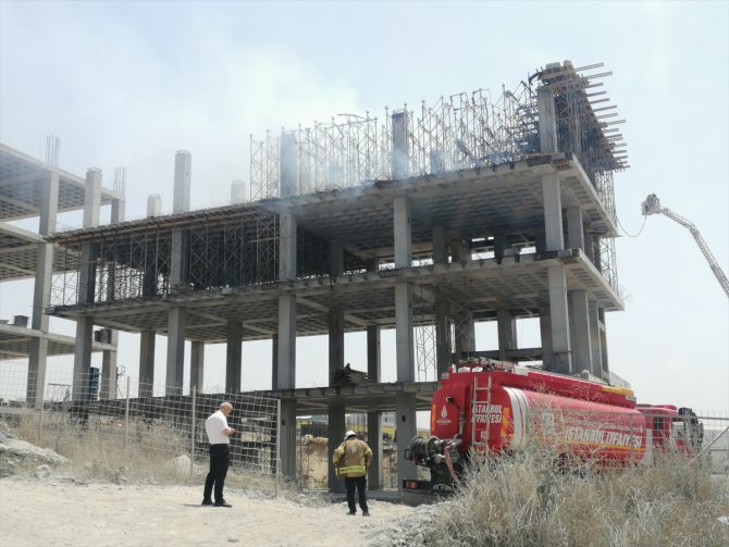 Arnavutköy’de inşaat halindeki fabrikada çıkan yangın söndürüldü