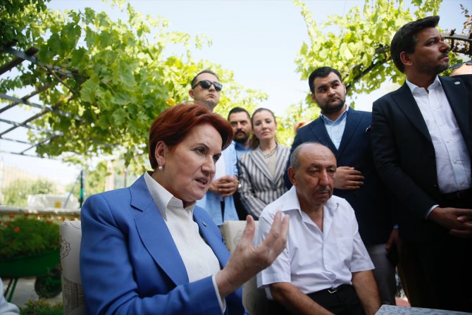 İYİ Parti Genel Başkanı Akşener, Eskişehir'de darbedilen ilçe başkanını ziyaret etti