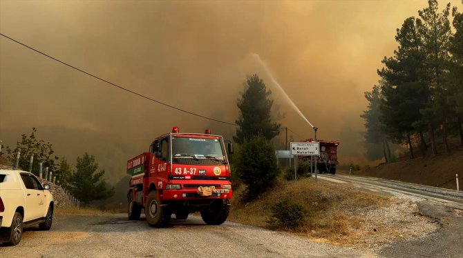 GÜNCELLEME - Kütahya'daki orman yangına müdahale ediliyor
