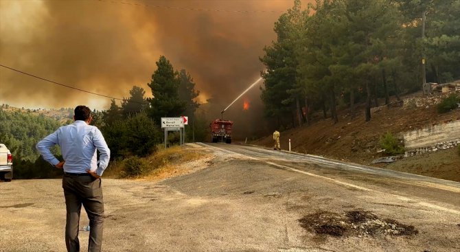 GÜNCELLEME - Kütahya'daki orman yangına müdahale ediliyor
