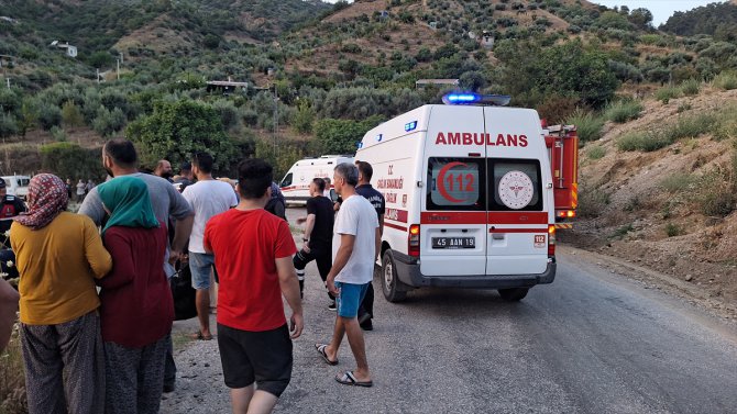 Manisa'da şarampole devrilen minibüsteki 20 kişi yaralandı