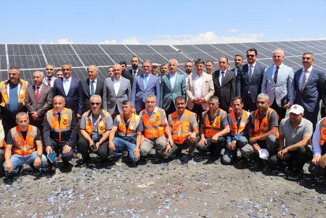 Bakan Uraloğlu, Van'da güneş enerjisi santralinin açılışını yaptı: