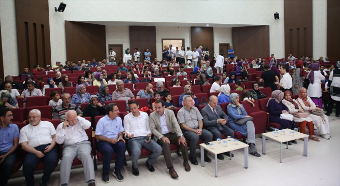 Konya'da hastalar ile sağlık personeli tiyatro gösterisi sundu