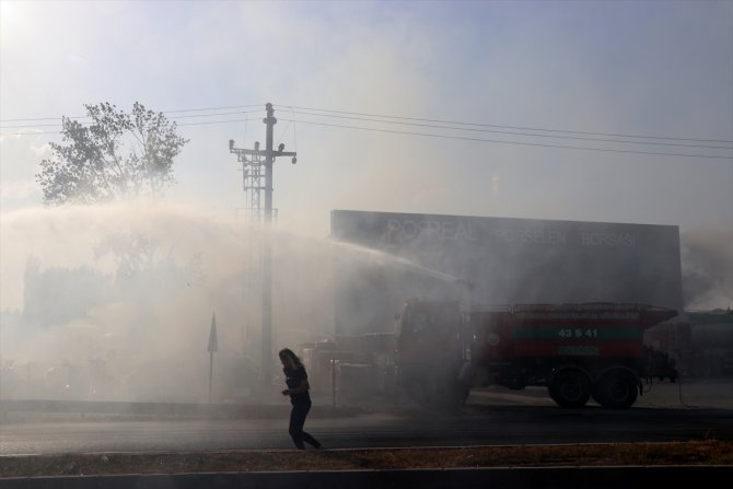 GÜNCELLEME - Kütahya'da anızdan fabrikaya sıçrayan yangın söndürüldü