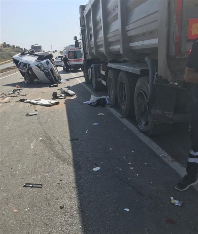 GÜNCELLEME - Şırnak'ta kamyonetin tırla çarpışması sonucu 1 kişi öldü, 3 kişi yaralandı