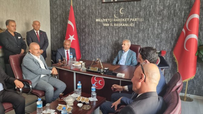 Bakan Uraloğlu, Van'da AK Parti İl Başkanlığını ziyaret etti: