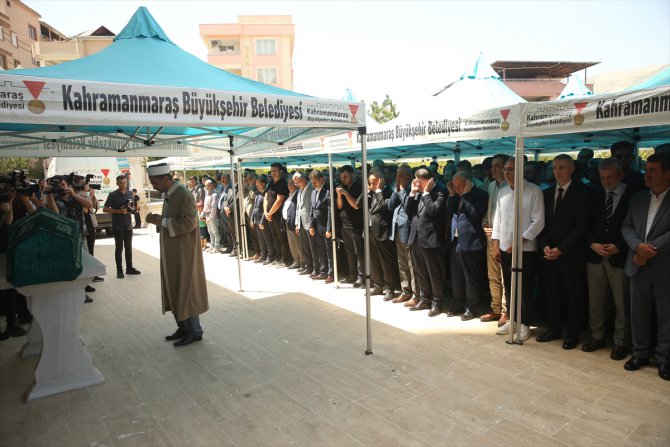 Adalet Bakanı Tunç, eski Başbakan Yardımcısı Kaynak'ın annesinin cenaze törenine katıldı