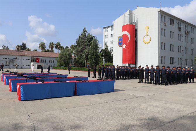 Adana'da eğitimlerini tamamlayan 56 acemi er yemin etti