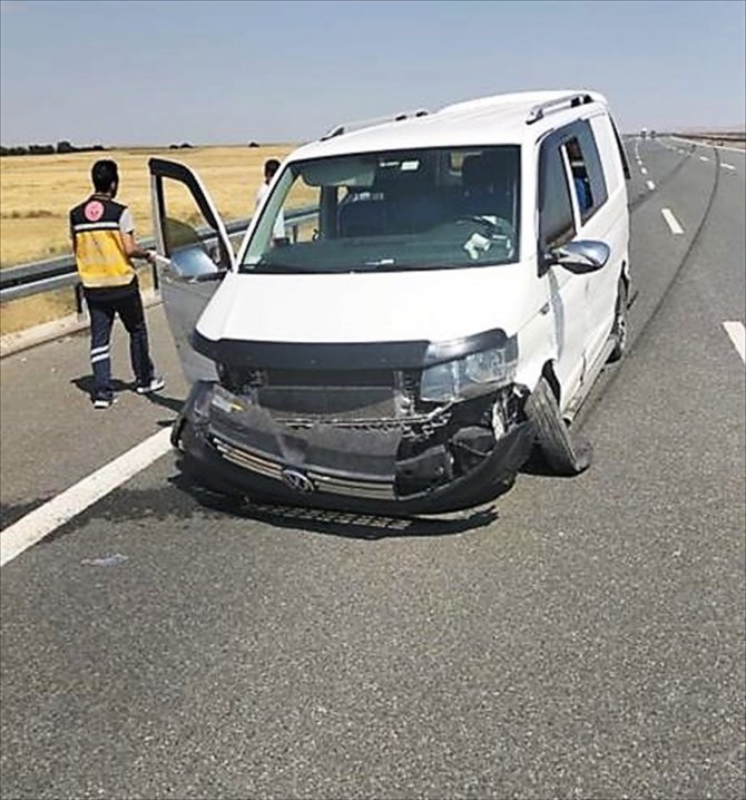 Aksaray'da otomobil ile minibüs çarpıştı, 7 kişi yaralandı