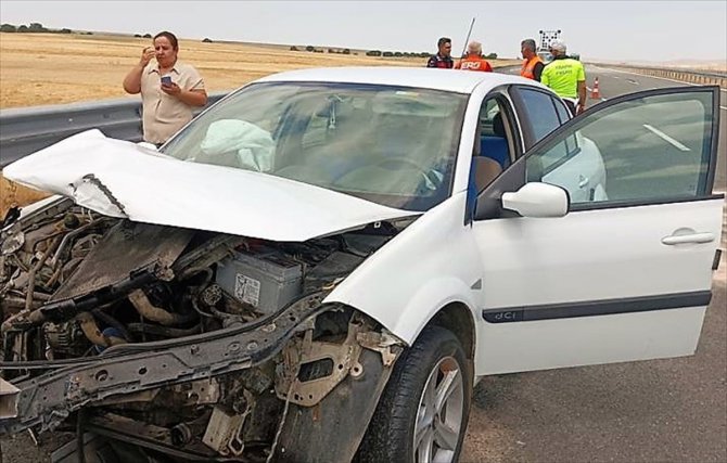 Aksaray'da otomobil ile minibüs çarpıştı, 7 kişi yaralandı