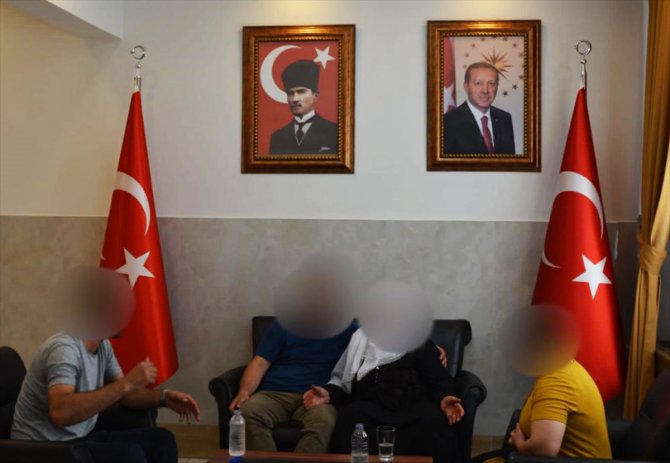 İkna çalışması sonucu teslim olan 2 terörist Aydın'da aileleriyle buluşturuldu
