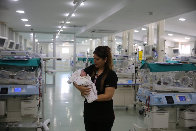 Mardinli çift 770 gram doğan bebeklerini 91 gün sonra kucağına aldı