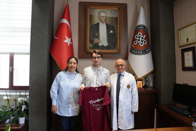 YKS'de AYT sayısal birincilerinden Mustafa Özcan Cerrahpaşa Tıp Fakültesini gezdi